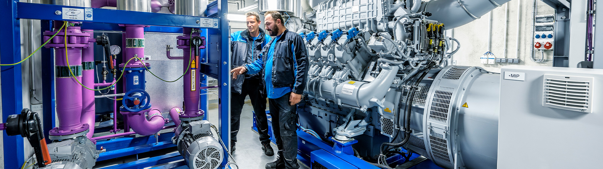 Betriebstechniker im Technikraum