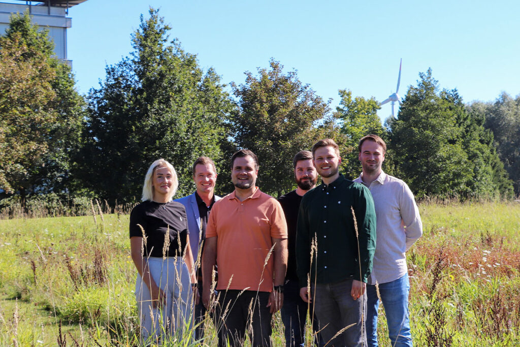 Die Kollegen im Garten